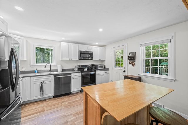 6 Stonewall Ter, Kingston, MA 02364