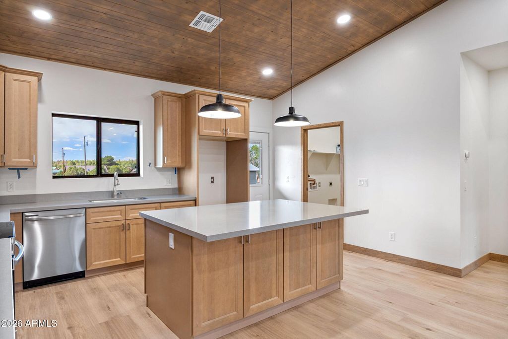 Image 10 of property listing at 2202 PAGE Drive, Overgaard, AZ 85933