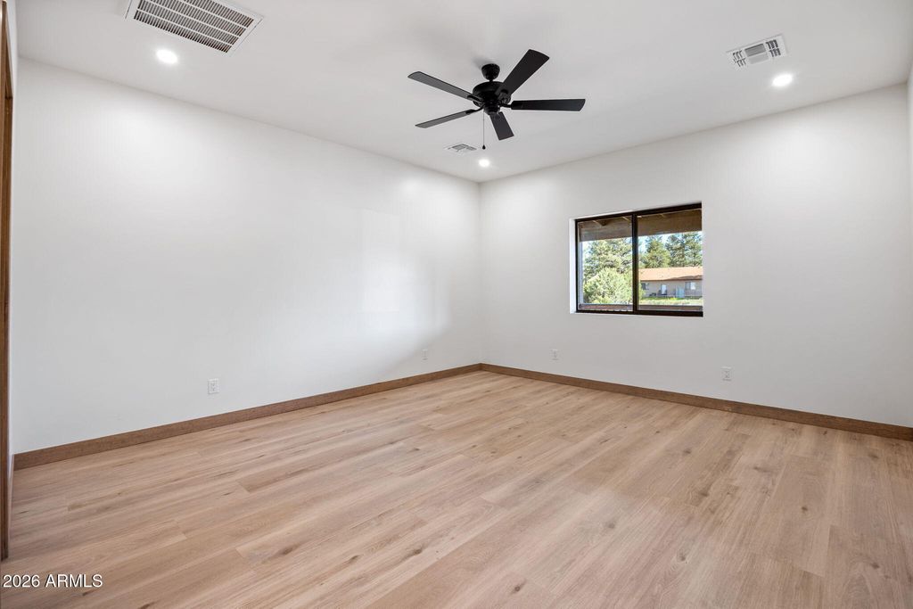Image 12 of property listing at 2202 PAGE Drive, Overgaard, AZ 85933