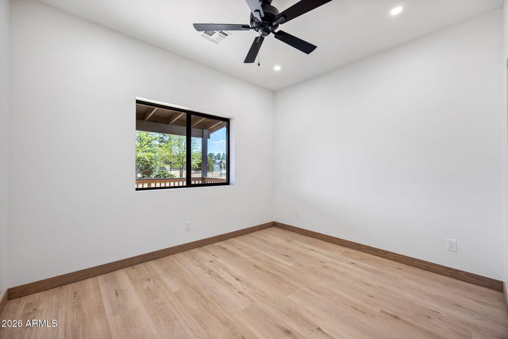Image 15 of property listing at 2202 PAGE Drive, Overgaard, AZ 85933