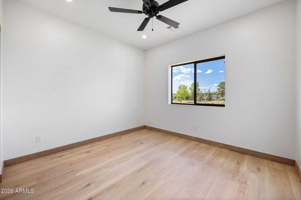 Image 17 of property listing at 2202 PAGE Drive, Overgaard, AZ 85933