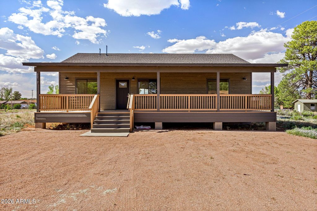 Image 2 of property listing at 2202 PAGE Drive, Overgaard, AZ 85933