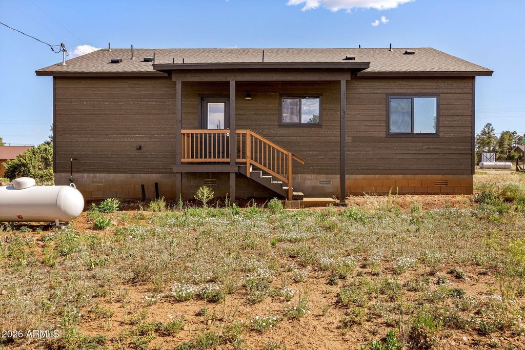 Image 23 of property listing at 2202 PAGE Drive, Overgaard, AZ 85933