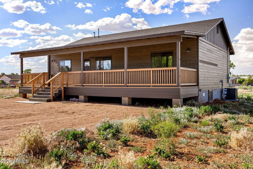 Image 3 of property listing at 2202 PAGE Drive, Overgaard, AZ 85933