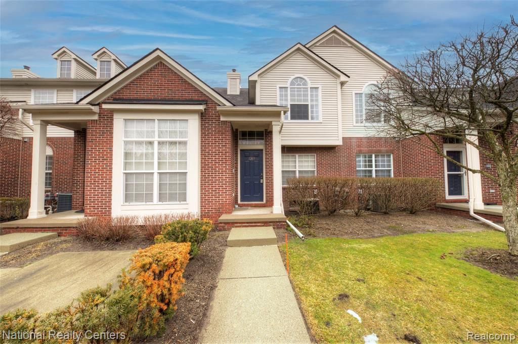 1203 Abigail Court, Walled Lake, MI 48390