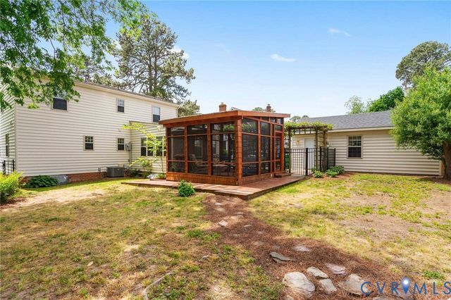 2402 Essex Rd, Henrico, VA 23228