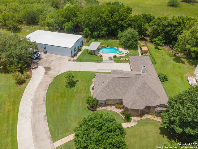 250 Tailwind Dr, Seguin, TX 78155