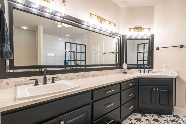 250 Tailwind Dr, Seguin, TX 78155