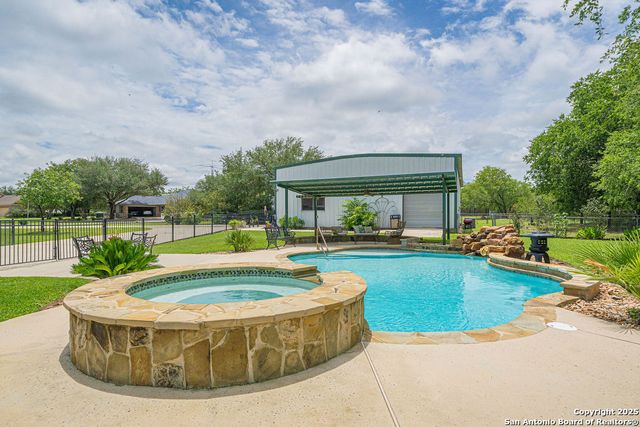 250 Tailwind Dr, Seguin, TX 78155