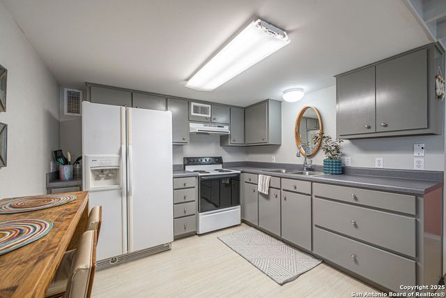 250 Tailwind Dr, Seguin, TX 78155