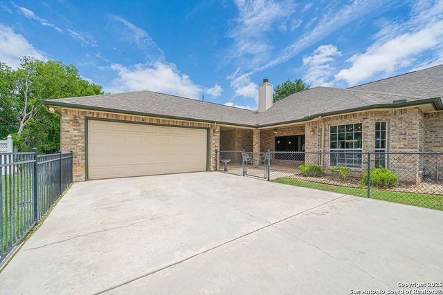 250 Tailwind Dr, Seguin, TX 78155