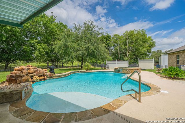 250 Tailwind Dr, Seguin, TX 78155