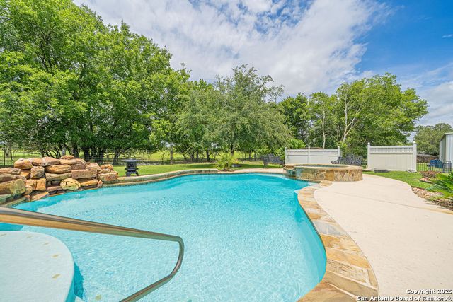 250 Tailwind Dr, Seguin, TX 78155