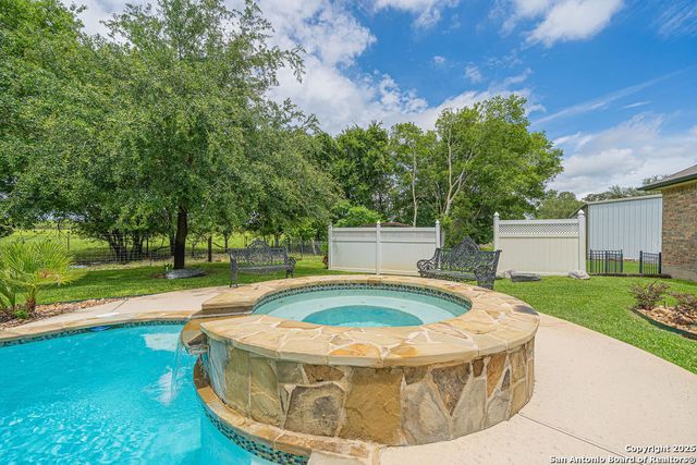 250 Tailwind Dr, Seguin, TX 78155