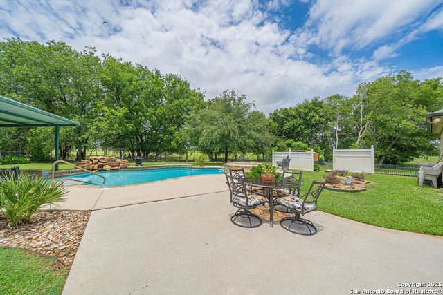 250 Tailwind Dr, Seguin, TX 78155