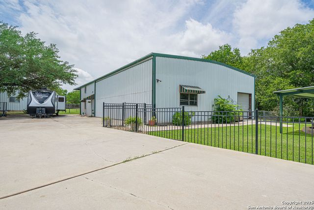 250 Tailwind Dr, Seguin, TX 78155
