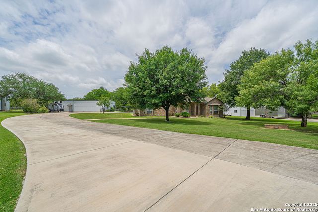 250 Tailwind Dr, Seguin, TX 78155