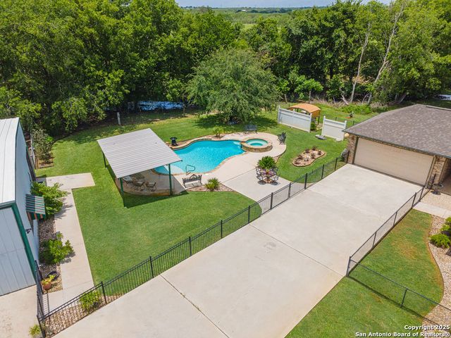 250 Tailwind Dr, Seguin, TX 78155