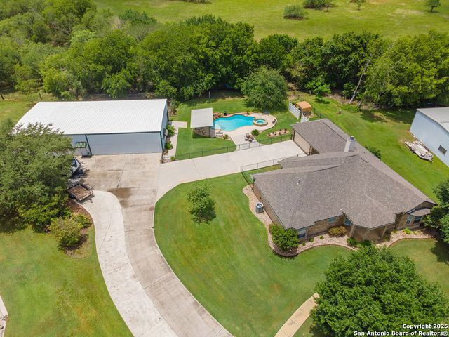 250 Tailwind Dr, Seguin, TX 78155