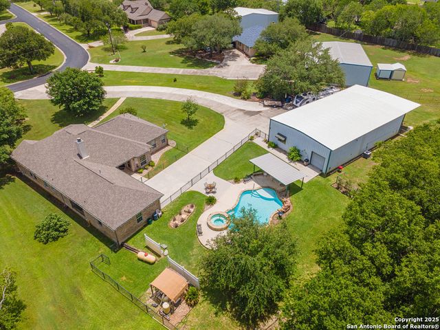 250 Tailwind Dr, Seguin, TX 78155
