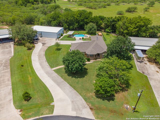250 Tailwind Dr, Seguin, TX 78155