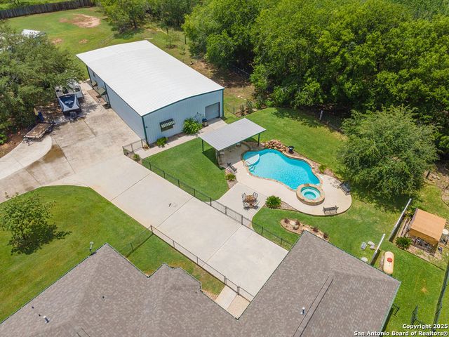 250 Tailwind Dr, Seguin, TX 78155