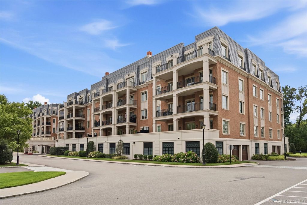 3000 Royal Court 3206, North Hills, NY 11040 — exterior