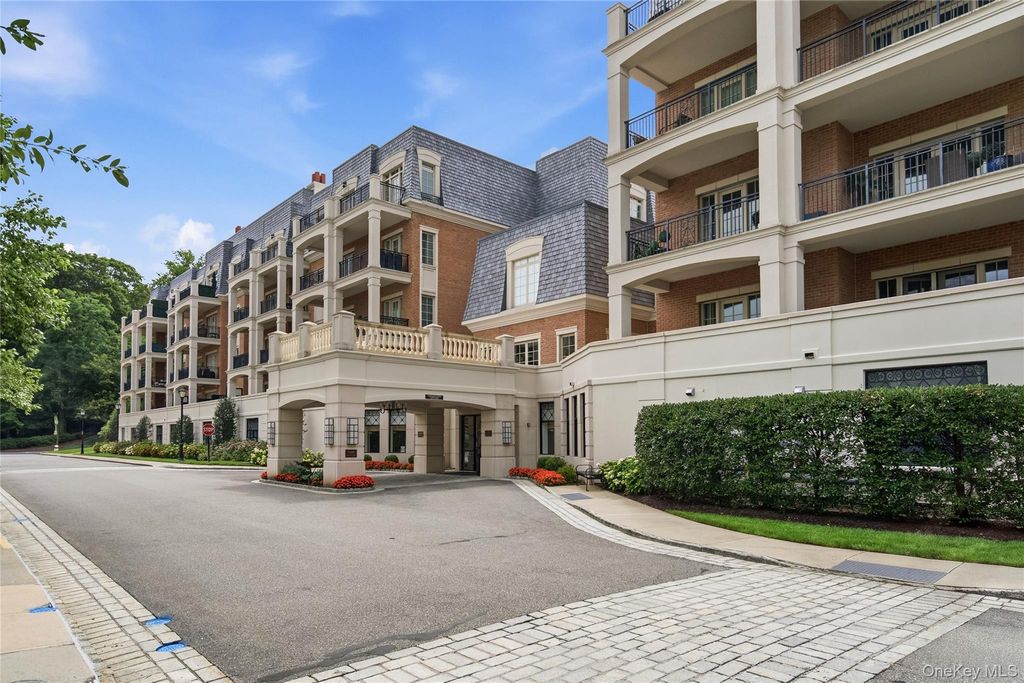 3000 Royal Court 3206, North Hills, NY 11040 — photo 2