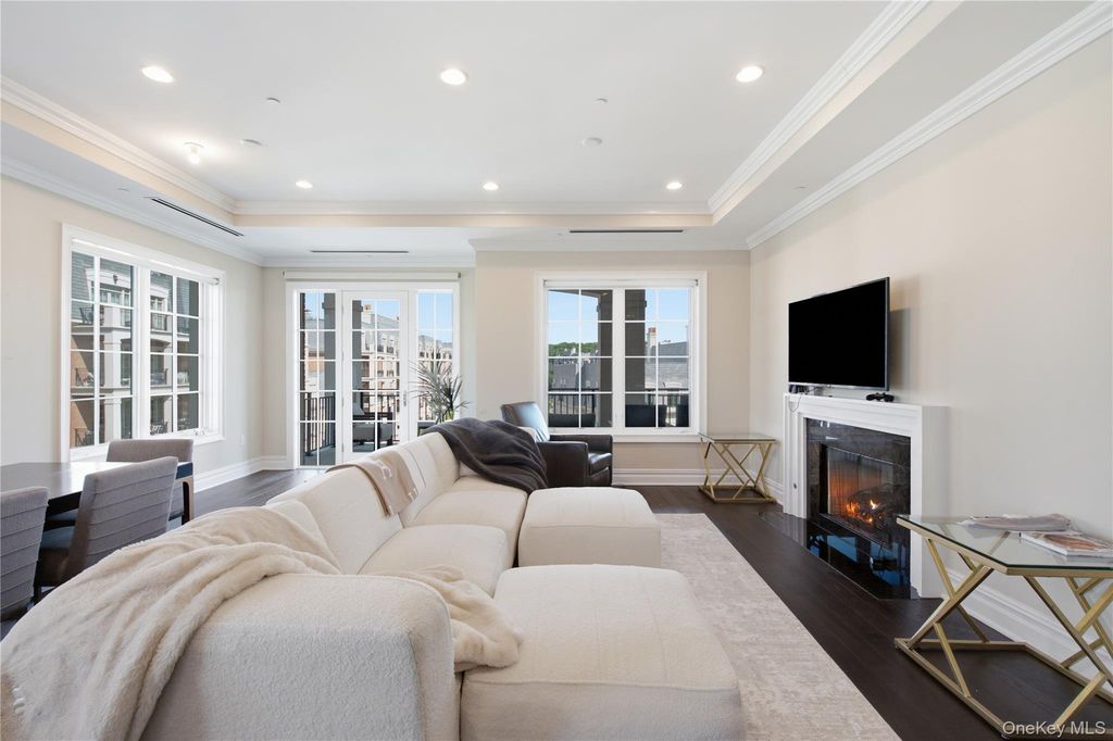 3000 Royal Court 3206, North Hills, NY 11040 — photo 4