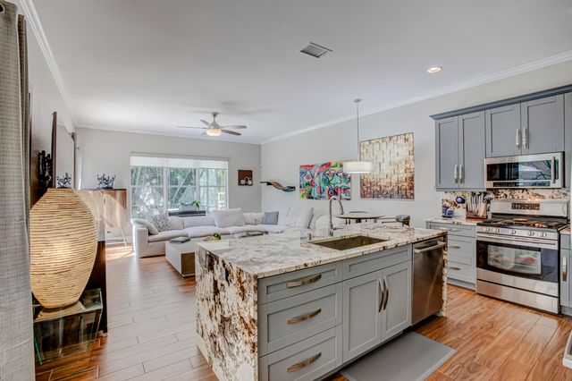 251 Isle Verde Way, Palm Beach Gardens, FL 33418