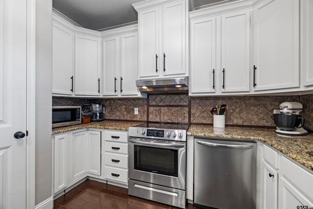 110 Haley Lane, Chandler, TX 75758