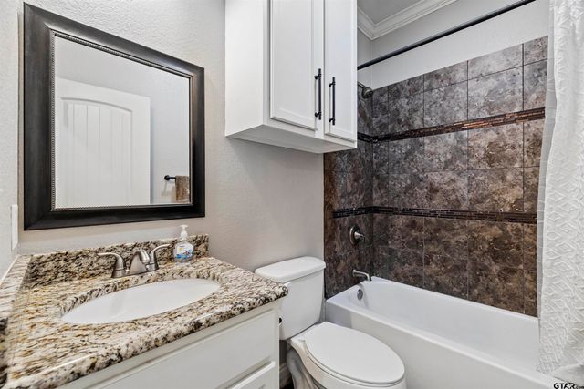 110 Haley Lane, Chandler, TX 75758