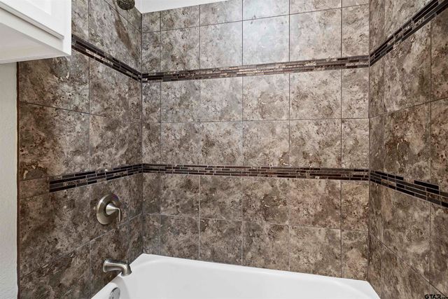 110 Haley Lane, Chandler, TX 75758