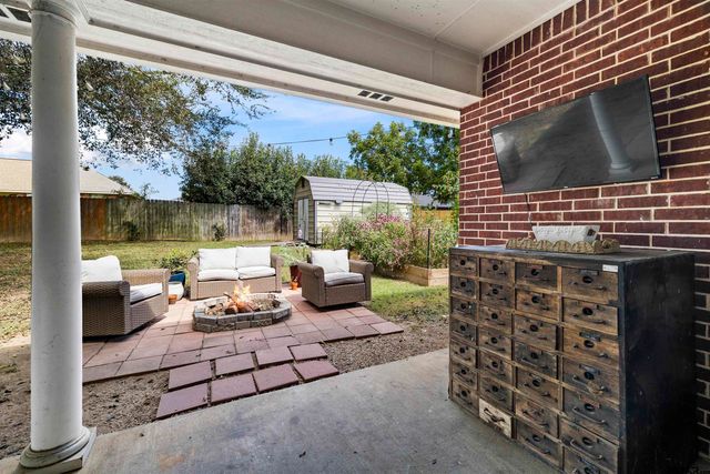 110 Haley Lane, Chandler, TX 75758