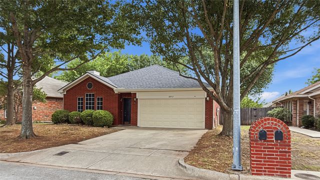 10517 Fossil Hill Drive, Fort Worth, TX 76131