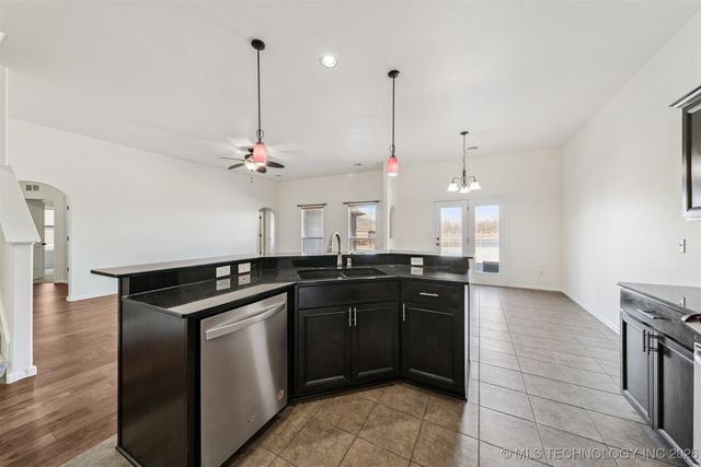 11801 E 105th Place N, Owasso, OK 74055