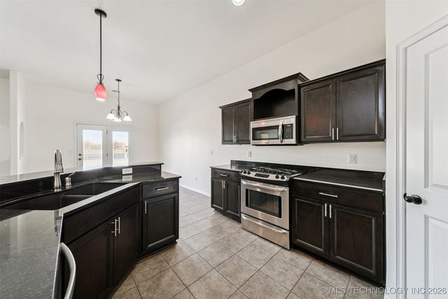 11801 E 105th Place N, Owasso, OK 74055