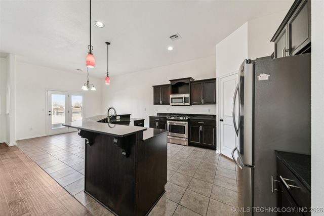 11801 E 105th Place N, Owasso, OK 74055