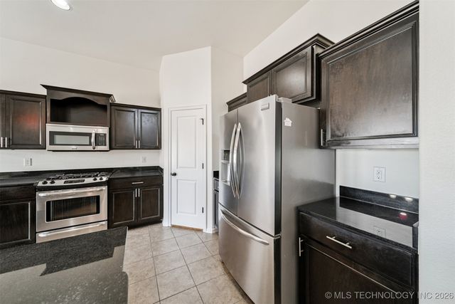 11801 E 105th Place N, Owasso, OK 74055