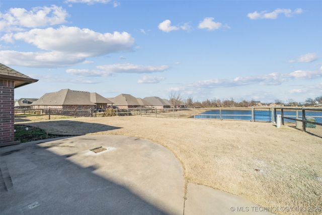 11801 E 105th Place N, Owasso, OK 74055