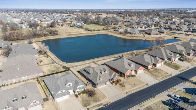 11801 E 105th Place N, Owasso, OK 74055