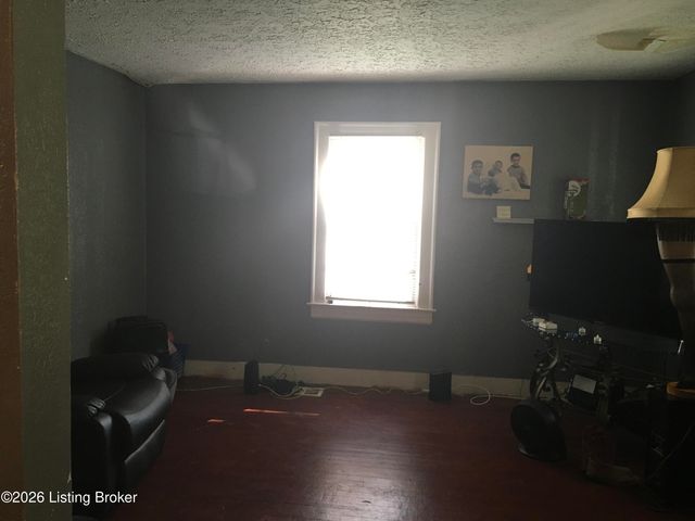 5111 Terry Rd, Louisville, KY 40216