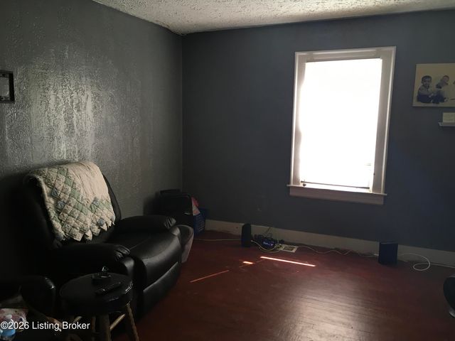 5111 Terry Rd, Louisville, KY 40216