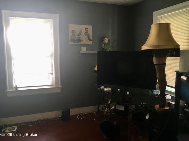 5111 Terry Rd, Louisville, KY 40216
