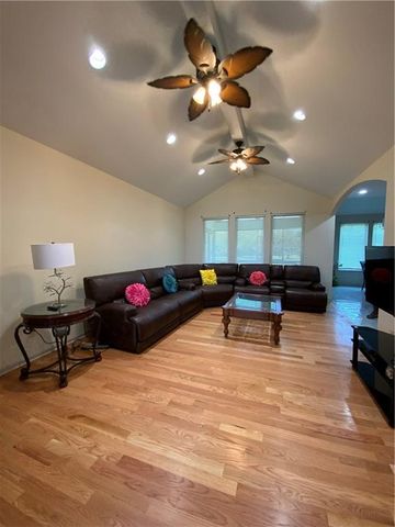 18144 Evans Road, Tonganoxie, KS 66086
