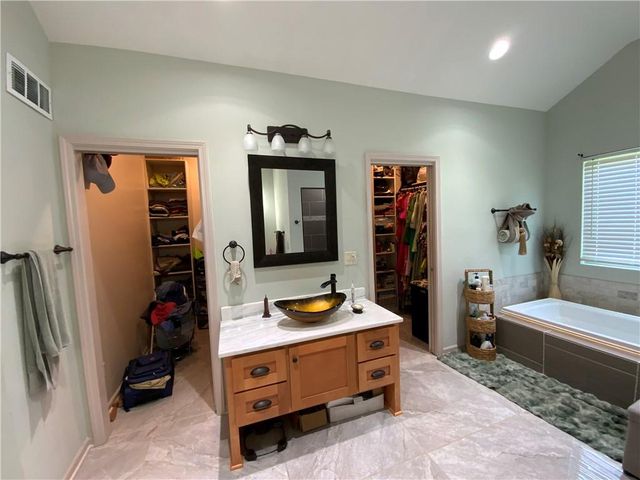 18144 Evans Road, Tonganoxie, KS 66086