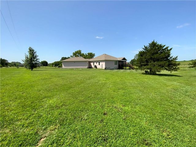 18144 Evans Road, Tonganoxie, KS 66086