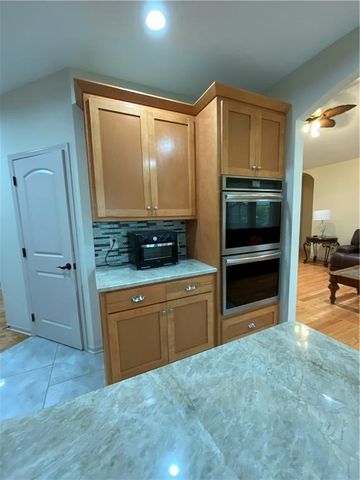 18144 Evans Road, Tonganoxie, KS 66086