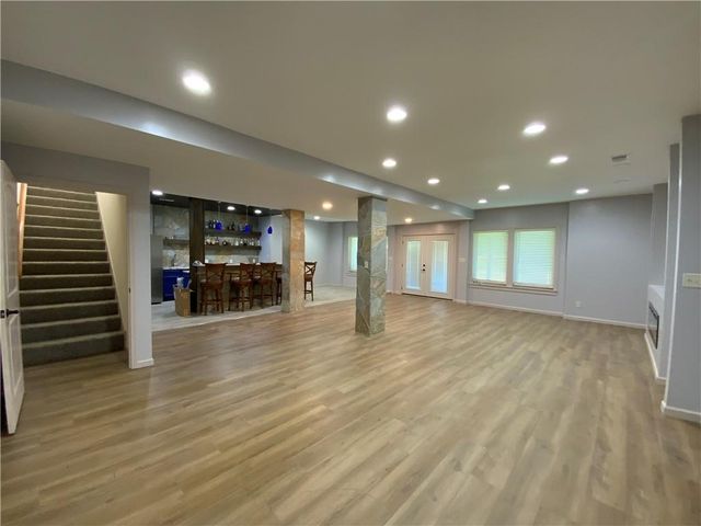 18144 Evans Road, Tonganoxie, KS 66086