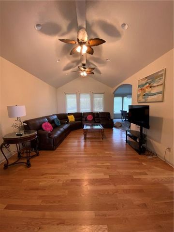 18144 Evans Road, Tonganoxie, KS 66086